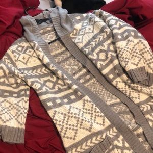 Quarter sleeve cardigan